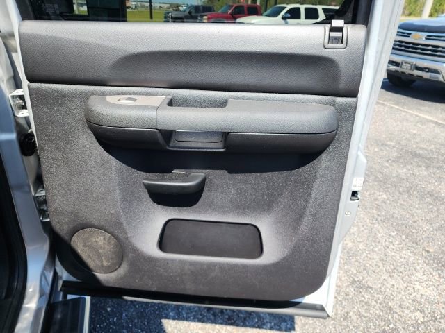 Used 2011 GMC Sierra 3500 SLE w/ SLE Preferred Package image 16