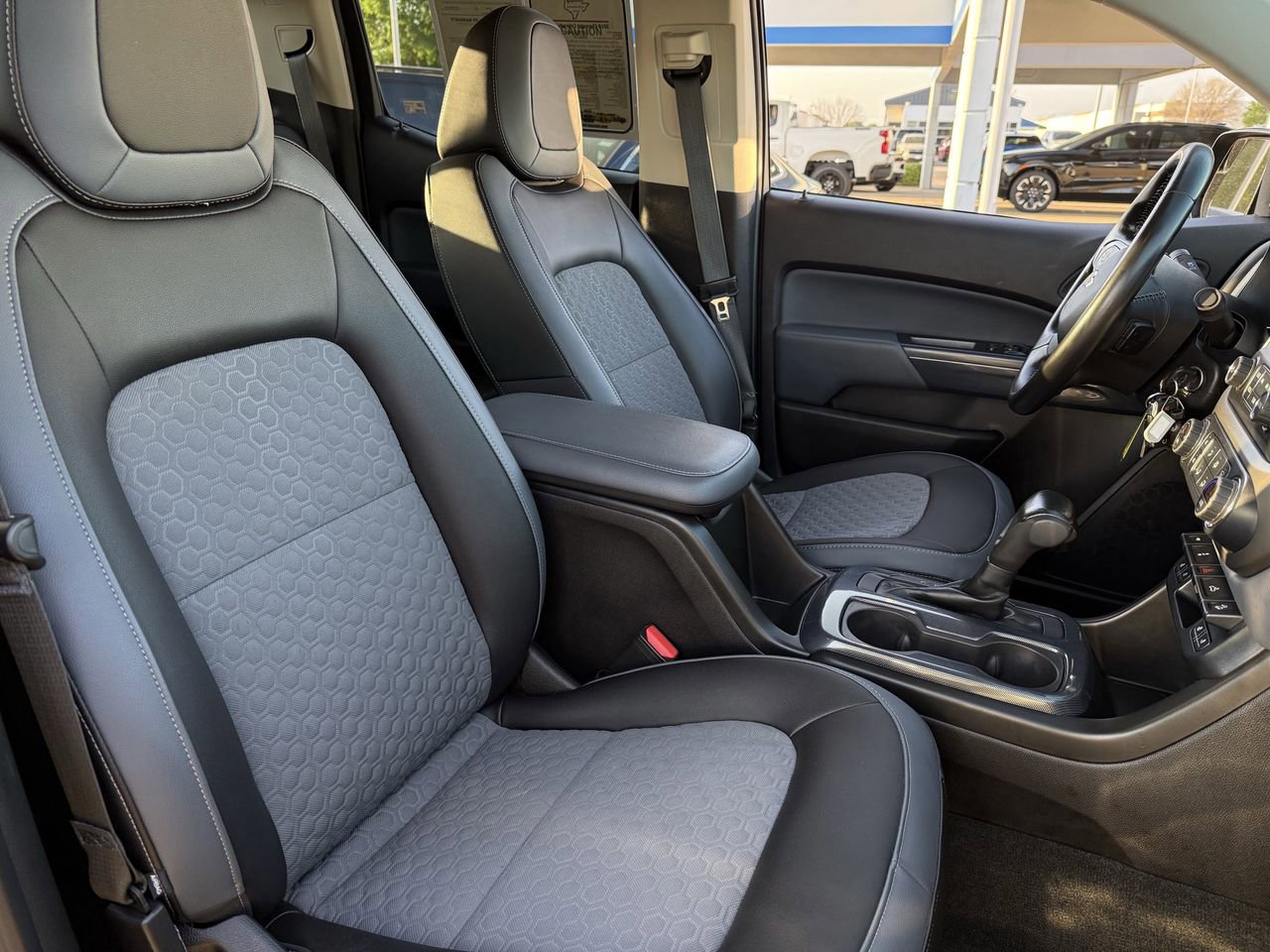 Used 2018 Chevrolet Colorado Z71 w/ Z71 Midnight Edition AWD/4WD image 21