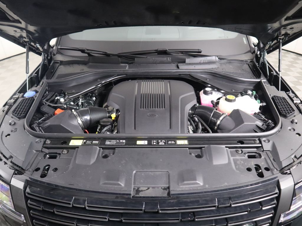 New 2025 Land Rover Range Rover Long Wheelbase SE image 30
