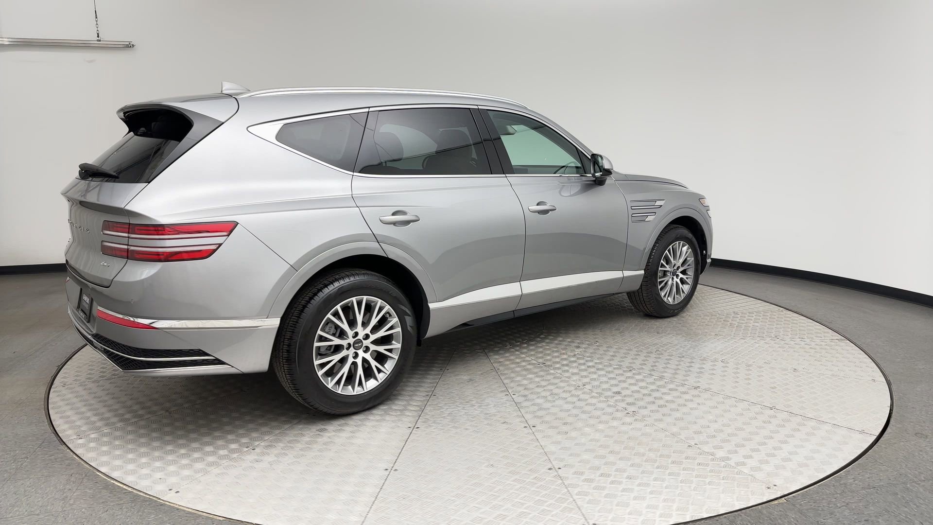 Certified 2025 Genesis GV80 2.5T Standard AWD/4WD image 2