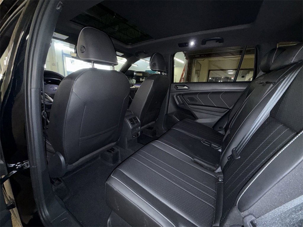 Used 2022 Volkswagen Tiguan SE R-Line image 23