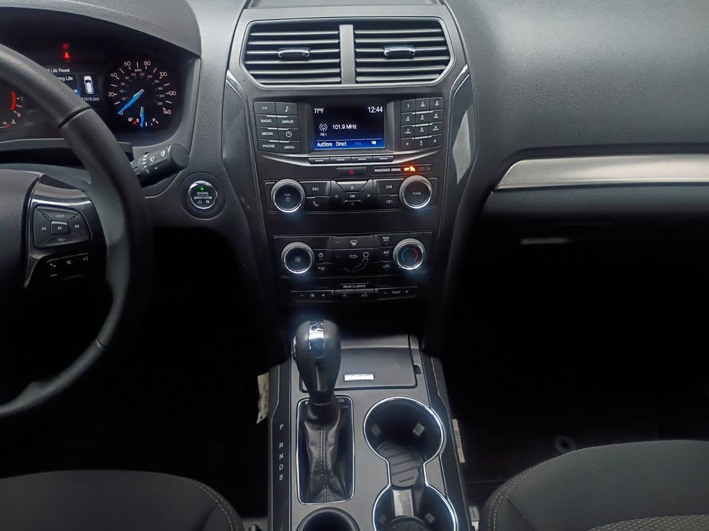 Used 2019 Ford Explorer XLT image 3