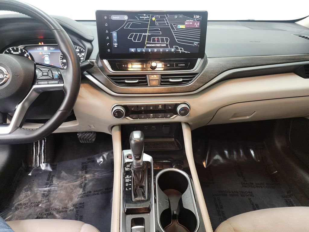 Used 2023 Nissan Altima 2.5 SV w/ SV Premium Package image 16