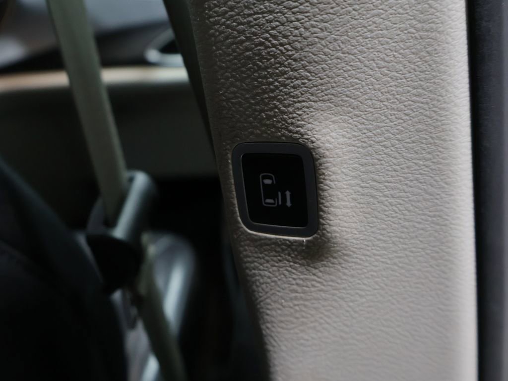 Used 2019 Chrysler Pacifica Touring-L w/ Advanced Safetytec Group image 24