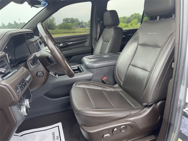 Used 2021 GMC Yukon XL Denali w/ Denali Premium Package image 25
