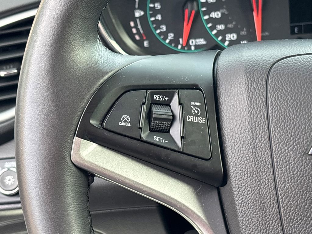 Used 2021 Chevrolet Trax LT w/ Sport Edition image 32