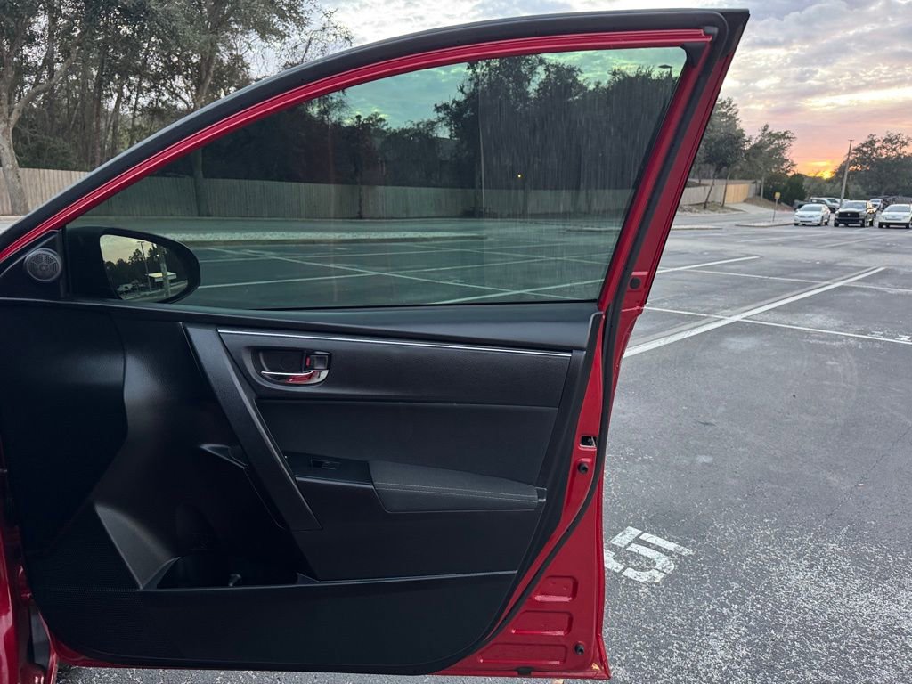 Used 2018 Toyota Corolla LE image 30