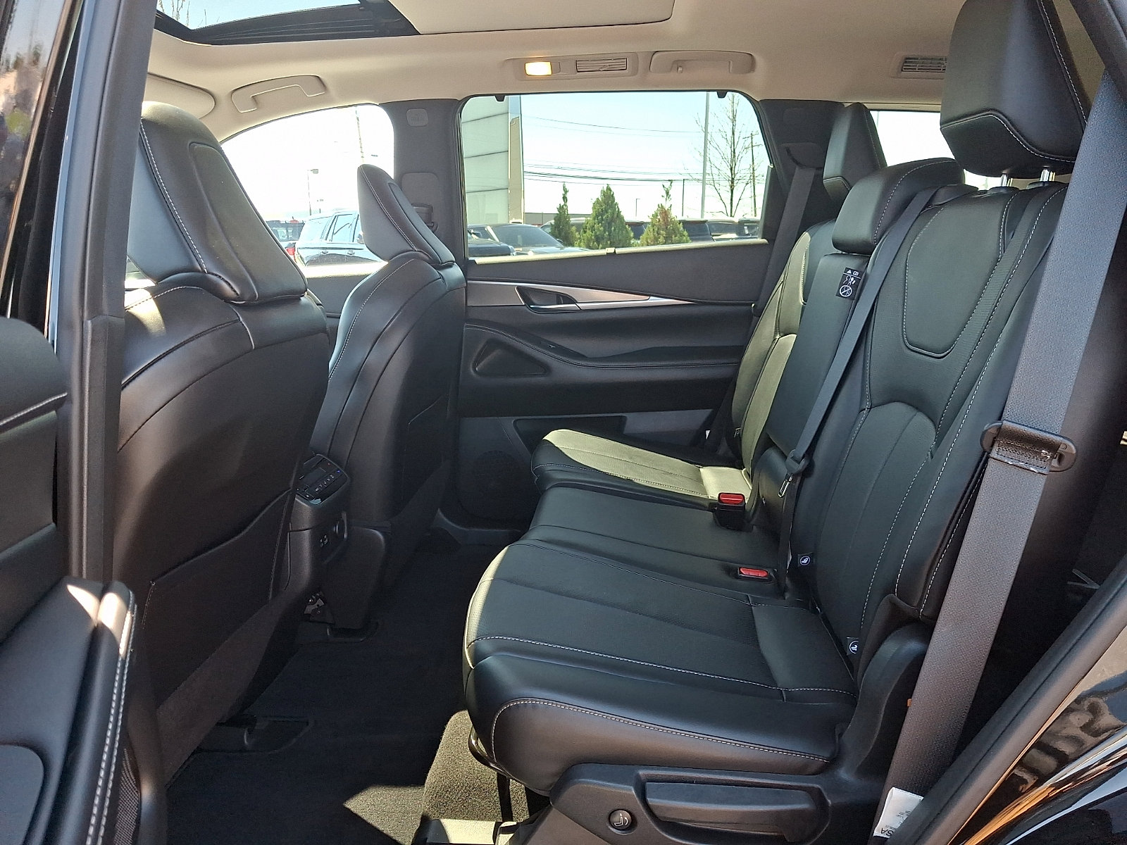 Certified 2023 INFINITI QX60 Luxe w/ Cargo Package AWD/4WD image 10