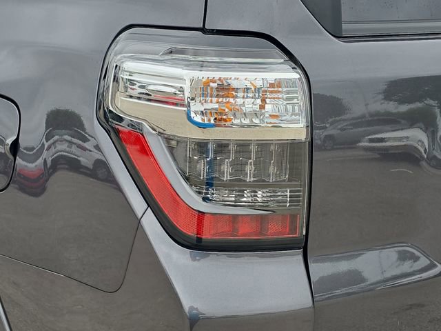 Used 2022 Toyota 4Runner SR5 Premium w/ Moonroof Package AWD/4WD image 35