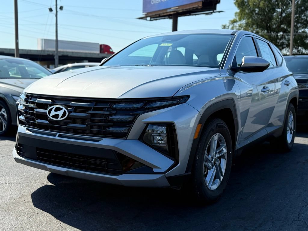 Used 2025 Hyundai Tucson SE image 3