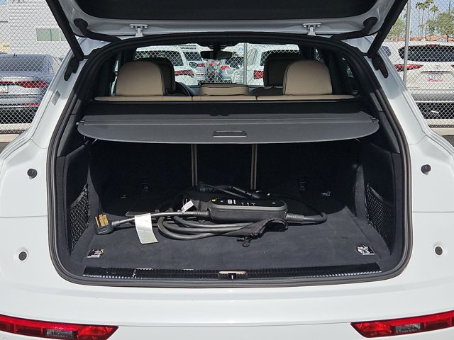 Used 2024 Audi Q5 e Premium Plus w/ Premium Plus Package AWD/4WD image 6
