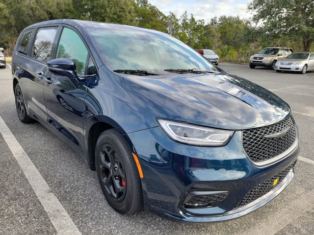 Used 2022 Chrysler Pacifica Limited w/ S Appearance Package image 2