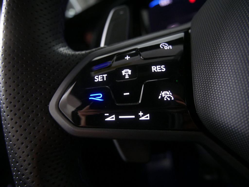 Used 2024 Volkswagen Golf R AWD/4WD image 24