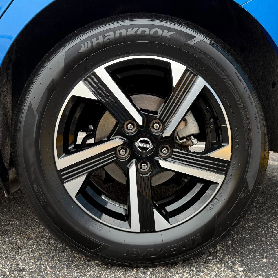 Used 2025 Nissan Sentra SV image 24