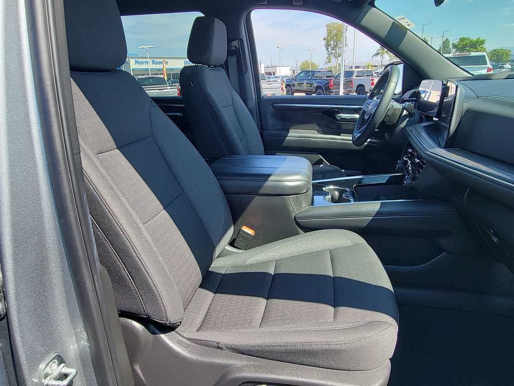 Used 2026 Chevrolet Suburban LS RWD image 27