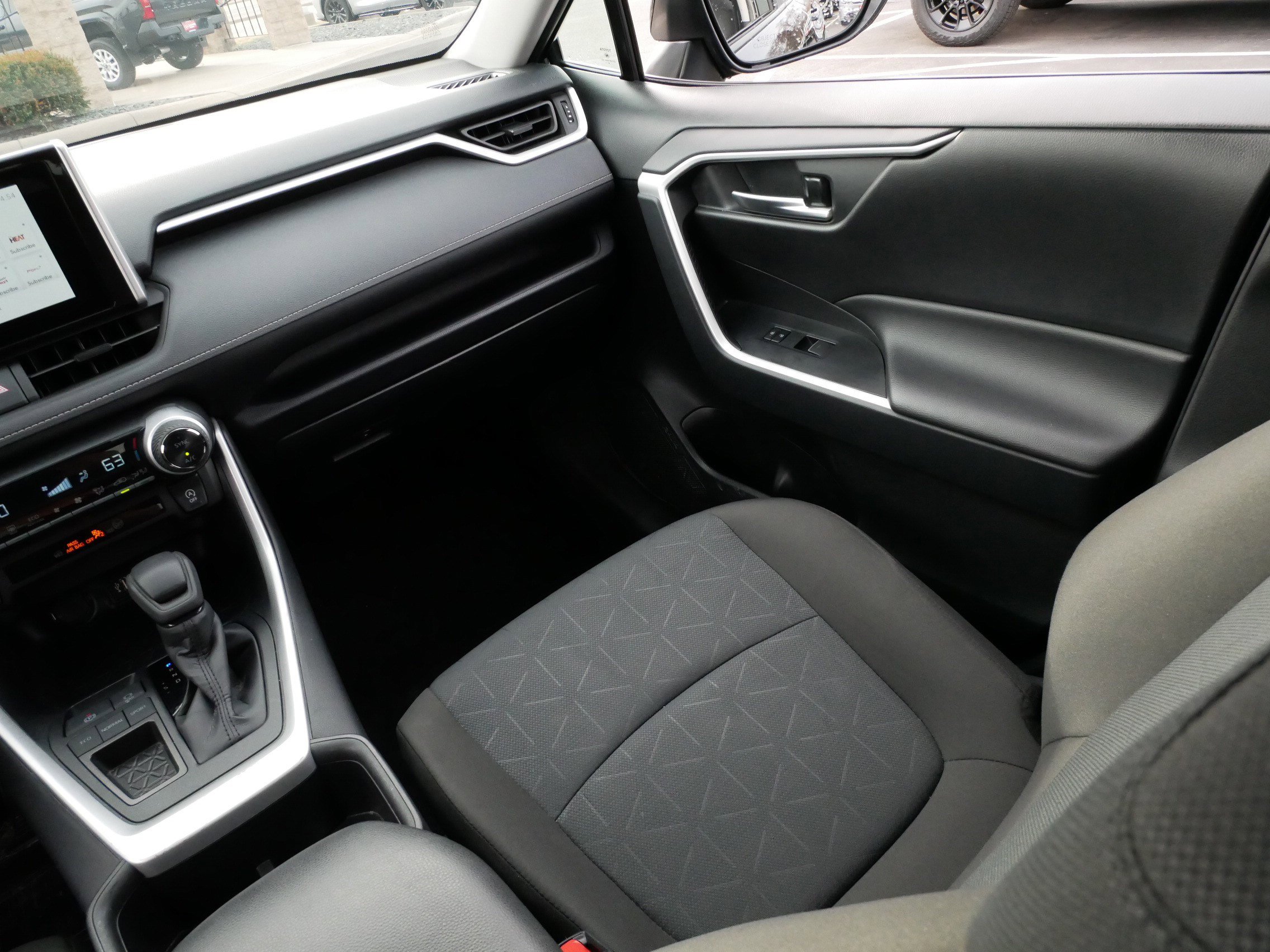 Certified 2025 Toyota RAV4 XLE FWD image 11