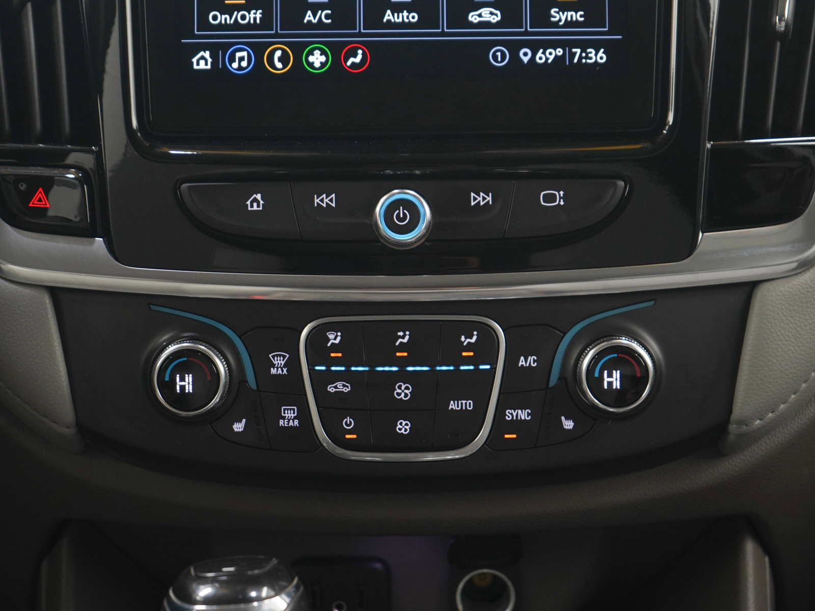 Used 2020 Chevrolet Traverse LT w/ Driver Confidence II Package image 16