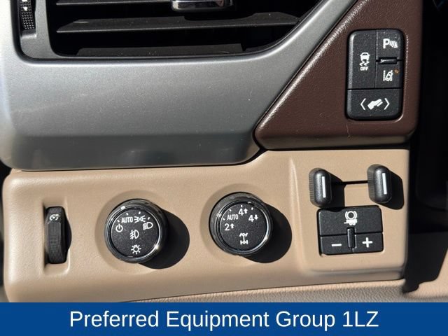 Used 2015 Chevrolet Suburban LTZ AWD/4WD image 19