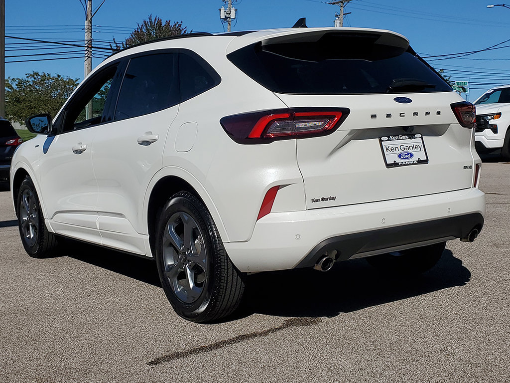 Certified 2023 Ford Escape ST-Line w/ Tech Pack #1 AWD/4WD image 9