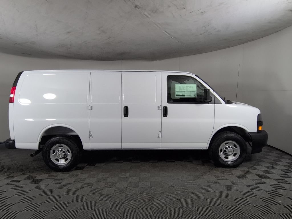New 2026 Chevrolet Express 2500 w/ Driver Convenience Package RWD image 4