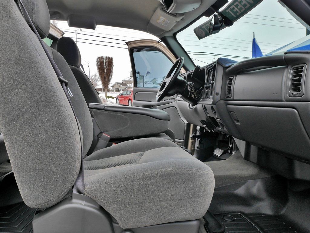 Used 2004 Chevrolet Silverado 2500 LS w/ Heavy-Duty Power Package image 11