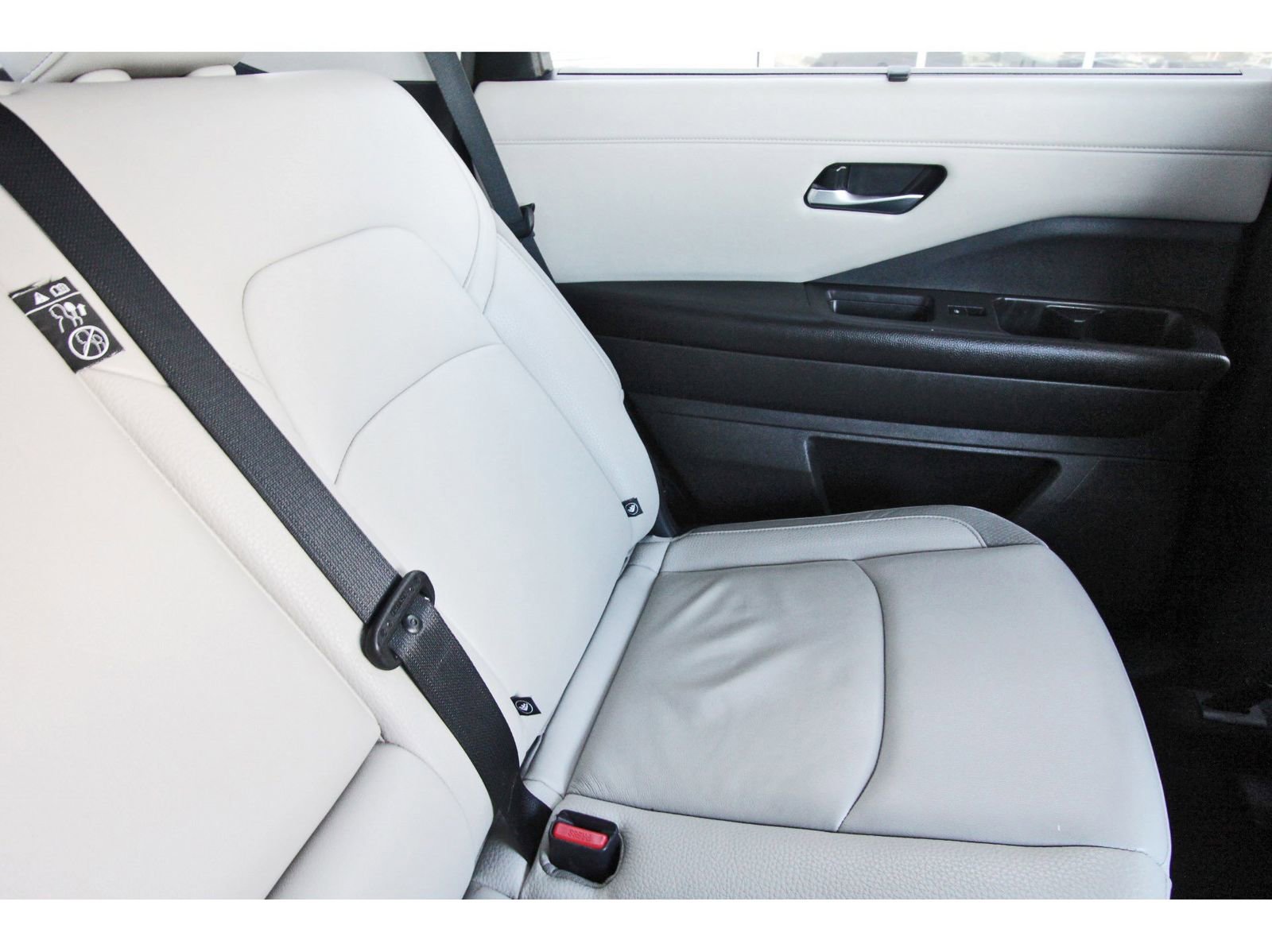 Used 2025 Nissan Pathfinder SL image 15