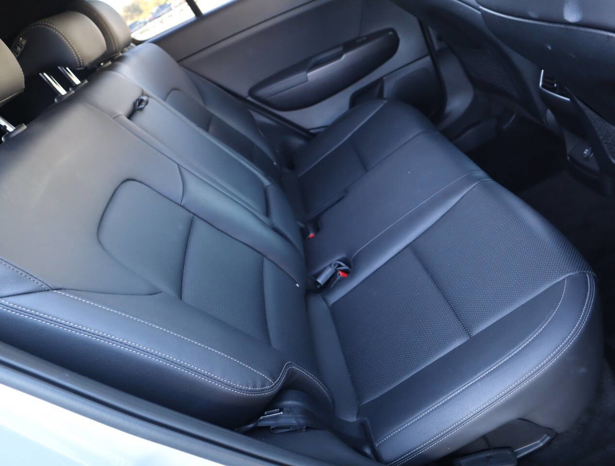 Used 2020 Kia Sportage S image 33