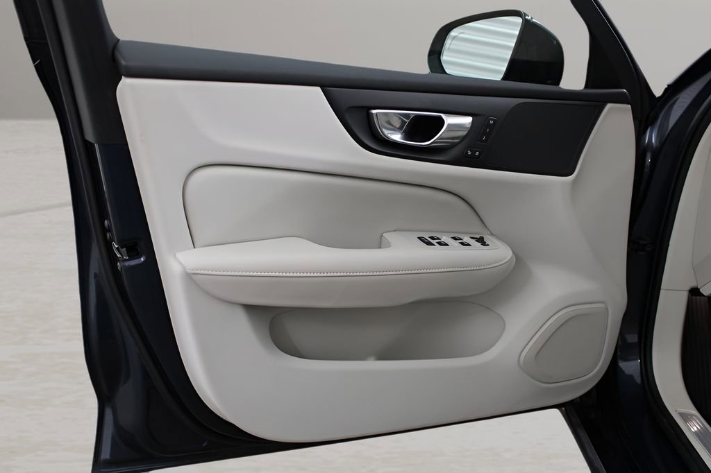 Used 2023 Volvo S60 B5 Plus w/ Climate Package image 11