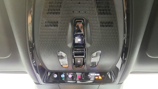 Used 2024 Cadillac Lyriq Tech RWD image 74
