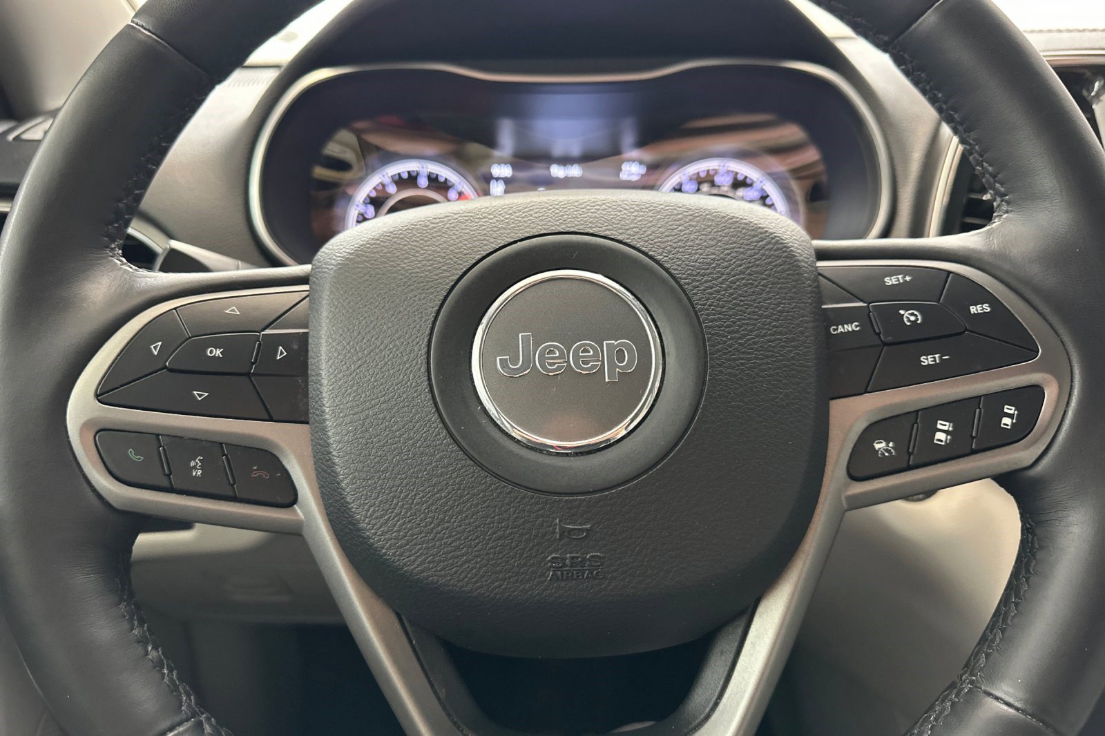 Used 2019 Jeep Cherokee Limited w/ Technology Group image 16