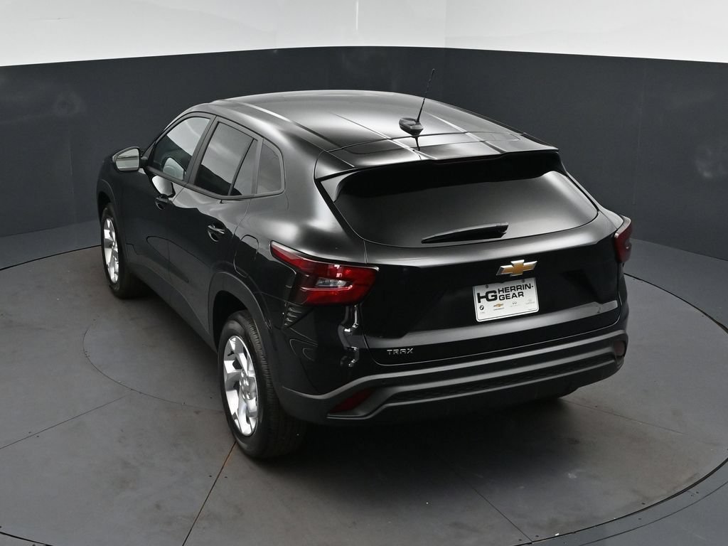 New 2026 Chevrolet Trax LS w/ LS Convenience Package FWD image 33