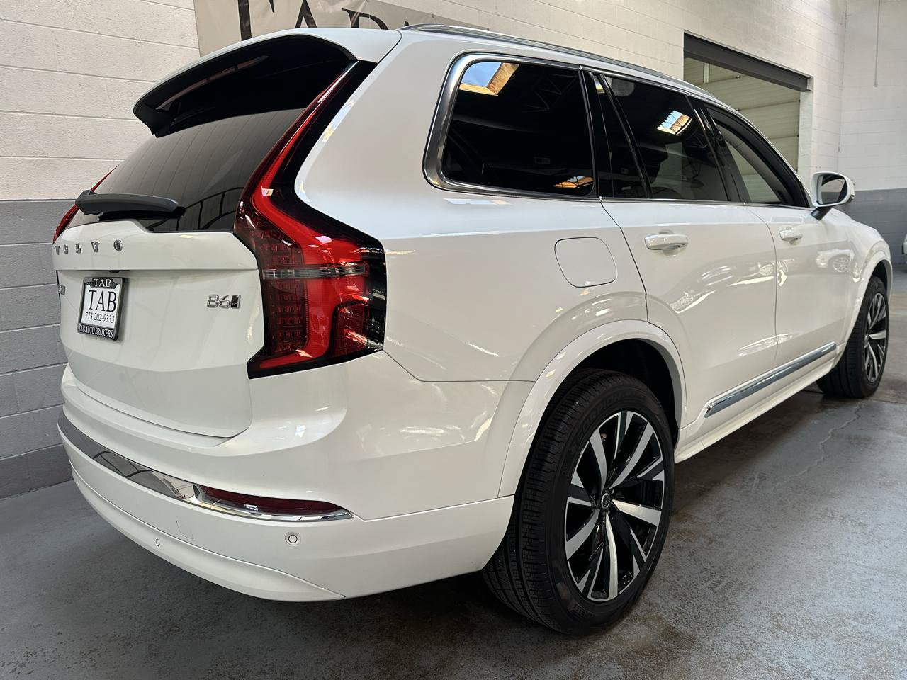 Used 2025 Volvo XC90 B6 Core w/ Protection Package AWD/4WD image 3
