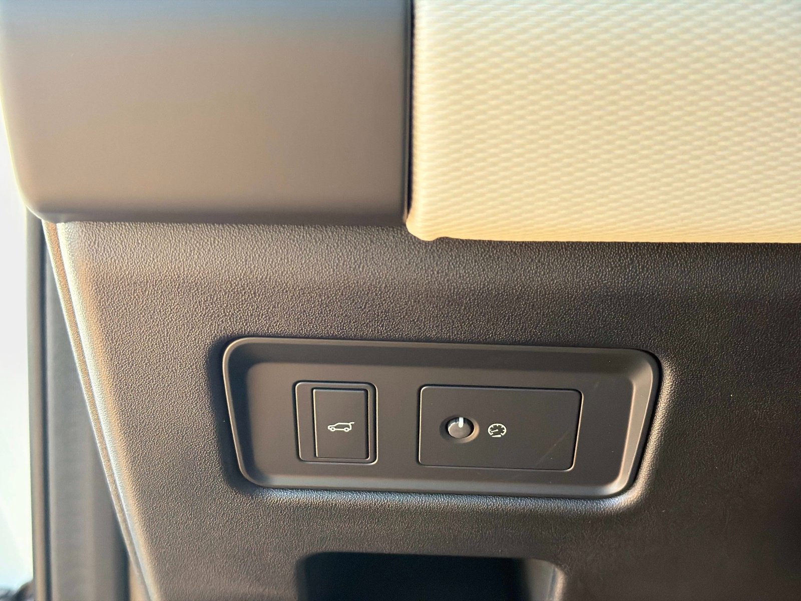 New 2026 Land Rover Discovery Dynamic SE AWD/4WD image 28