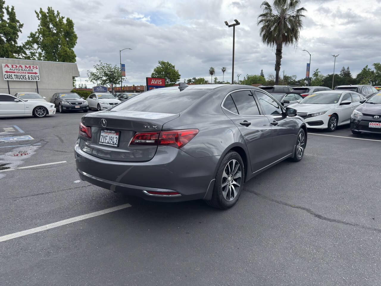 Used 2017 Acura TLX w/ Technology Package image 3