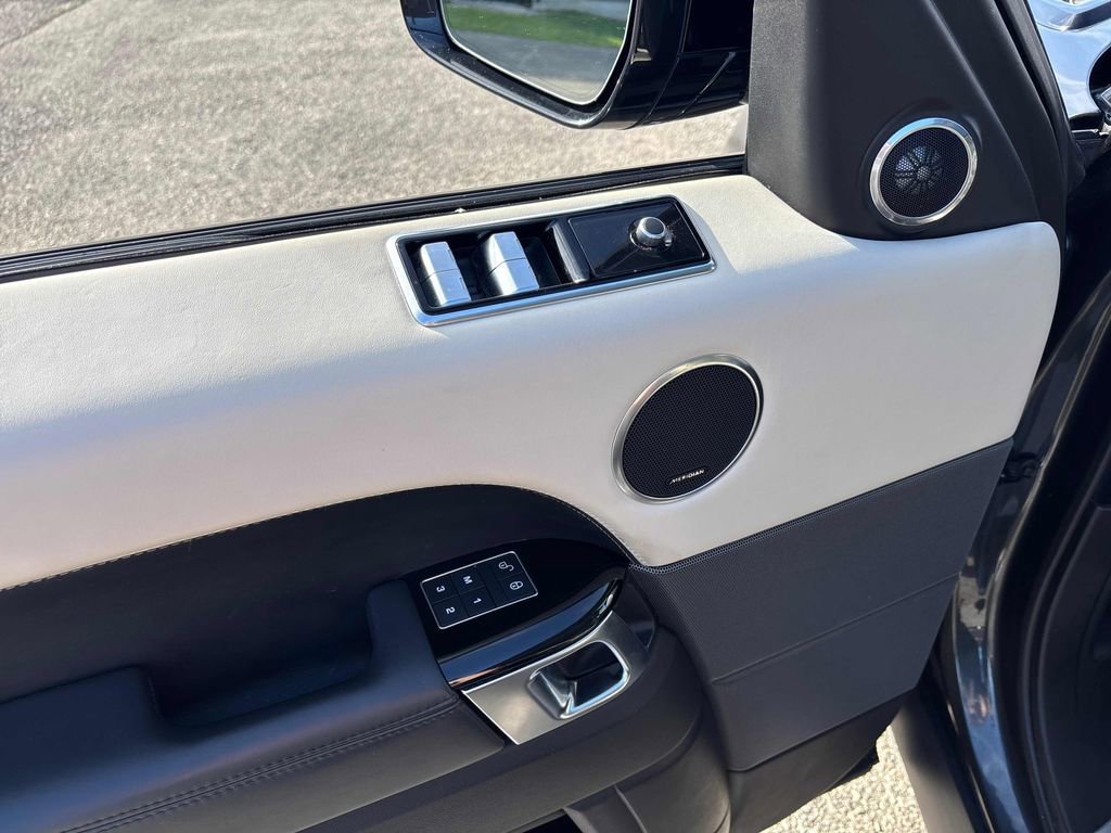 Used 2019 Land Rover Range Rover Sport HST image 3