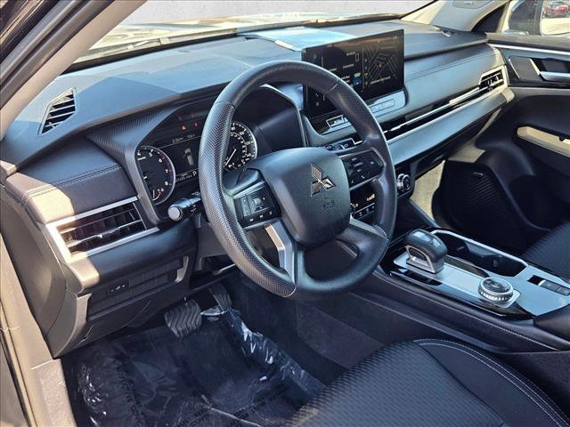 Used 2025 Mitsubishi Outlander ES AWD/4WD image 10