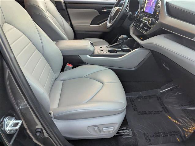 Certified 2023 Toyota Highlander XLE image 20