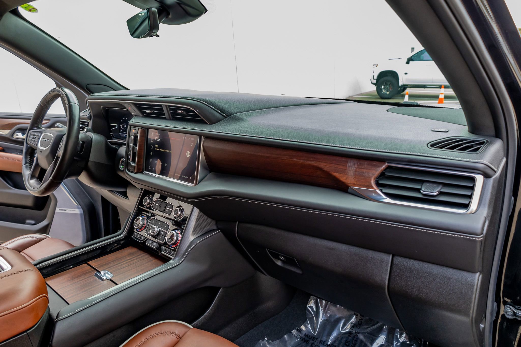 Used 2024 GMC Yukon Denali Ultimate AWD/4WD image 18