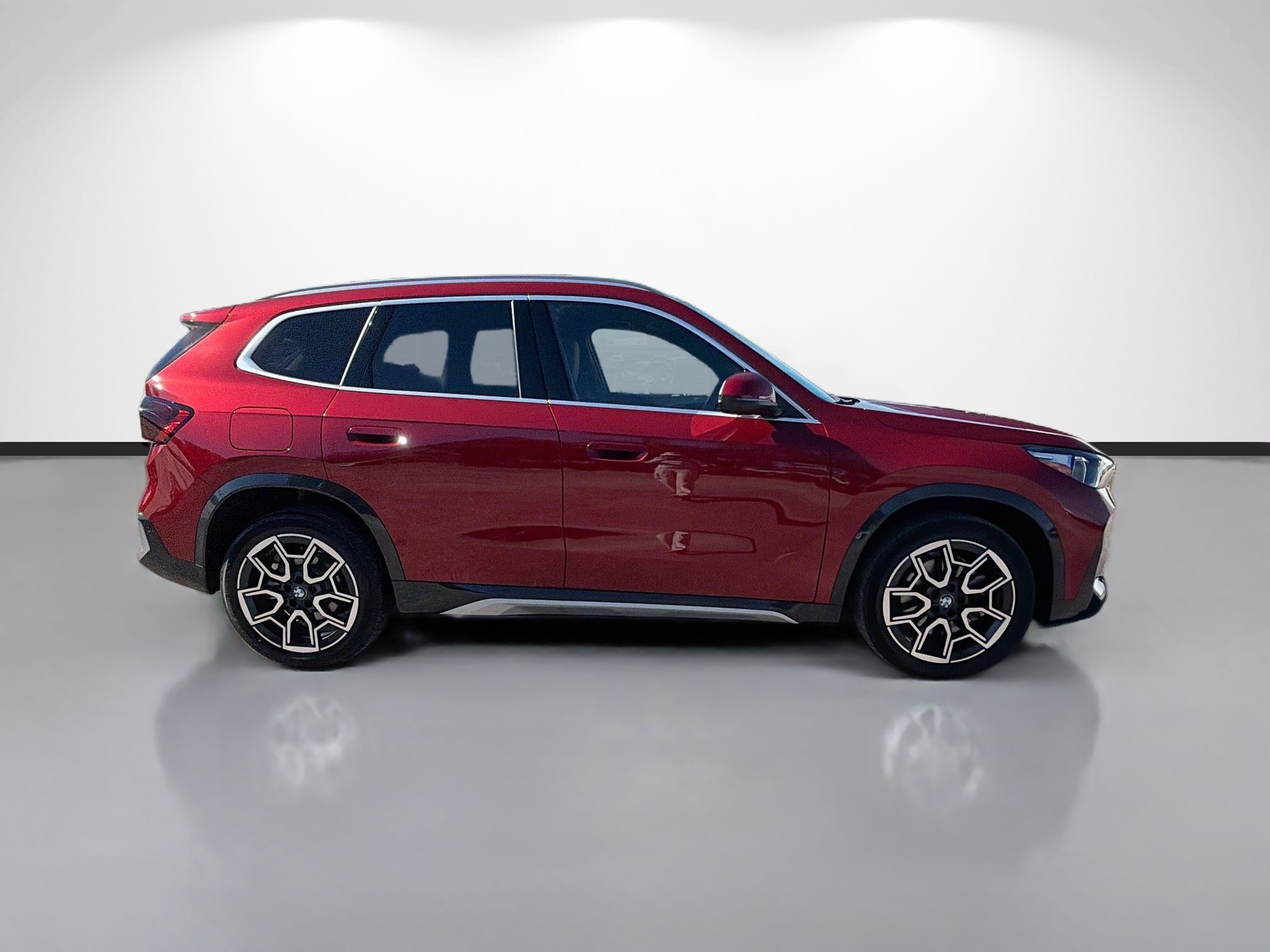 Used 2026 BMW X1 xDrive28i AWD/4WD image 2