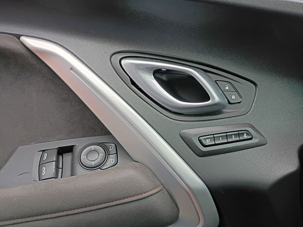 Used 2022 Chevrolet Camaro ZL1 RWD image 23