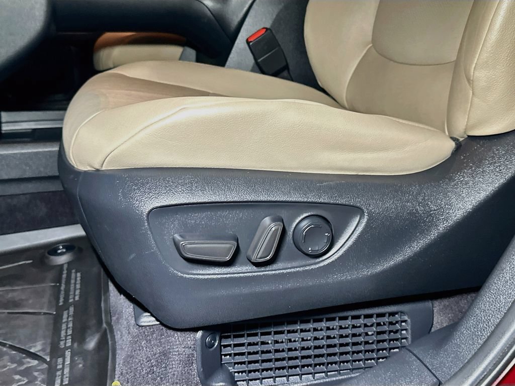 Used 2023 Toyota Sienna XLE AWD/4WD image 16