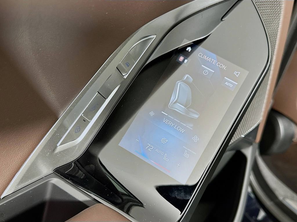 New 2026 BMW 750e xDrive w/ Executive Package image 18