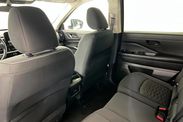 Used 2025 Nissan Pathfinder SV AWD/4WD image 19