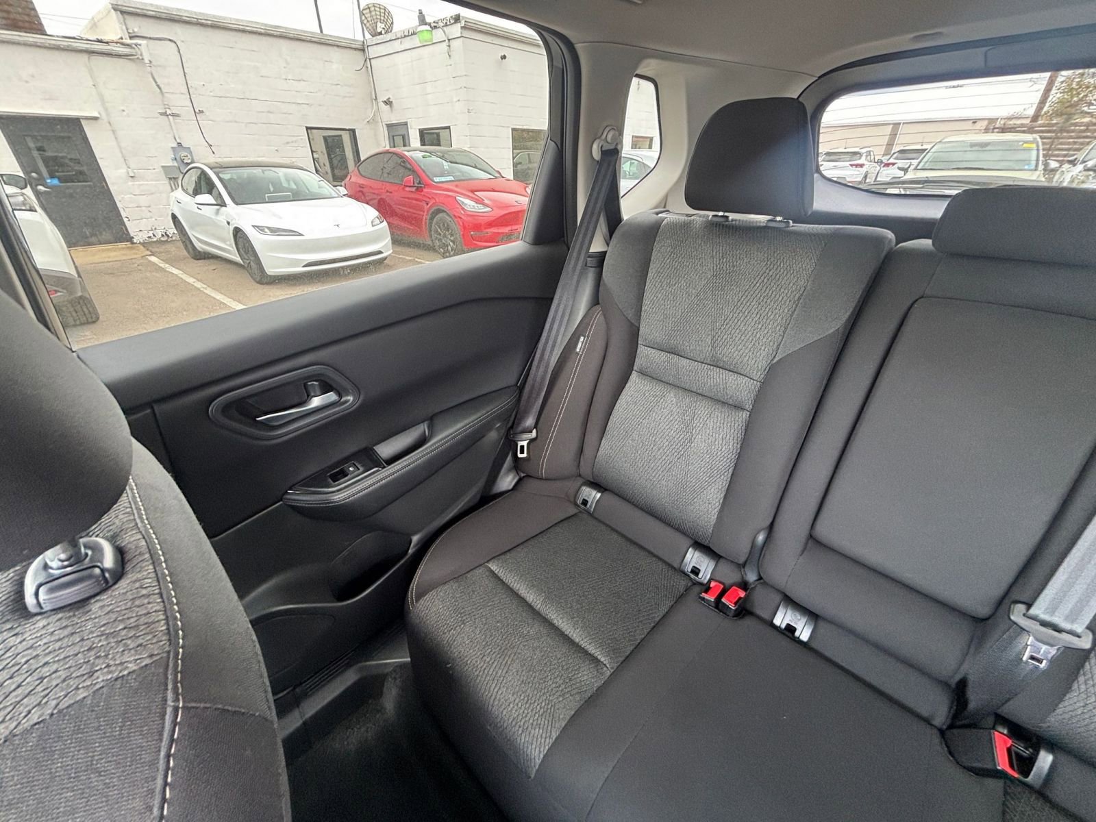 Used 2025 Nissan Rogue SV image 41