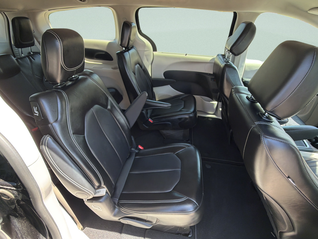 Used 2024 Chrysler Pacifica Touring-L FWD image 22