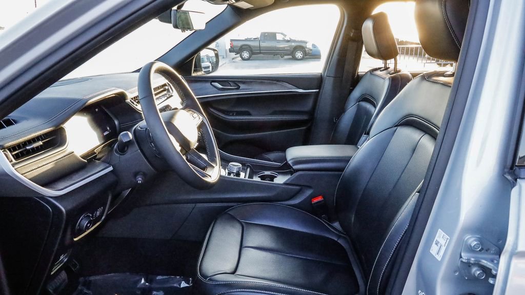 Certified 2024 Jeep Grand Cherokee L Limited w/ Luxury Tech Group II image 22