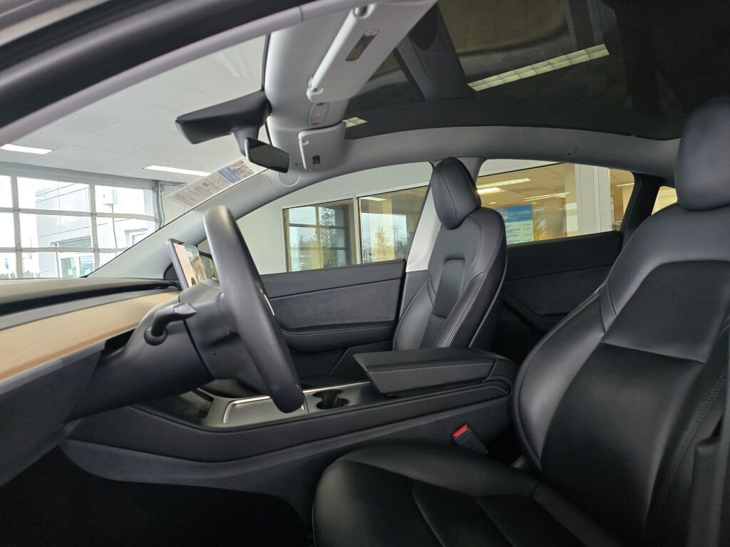 Used 2021 Tesla Model Y Long Range image 23