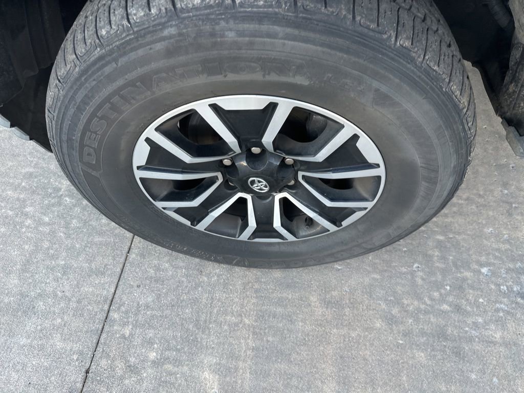 Used 2022 Toyota Tacoma TRD Sport image 32