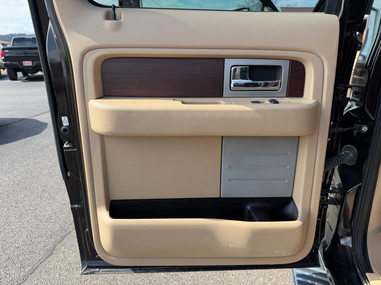 Used 2014 Ford F150 King Ranch w/ King Ranch Chrome Package AWD/4WD image 11