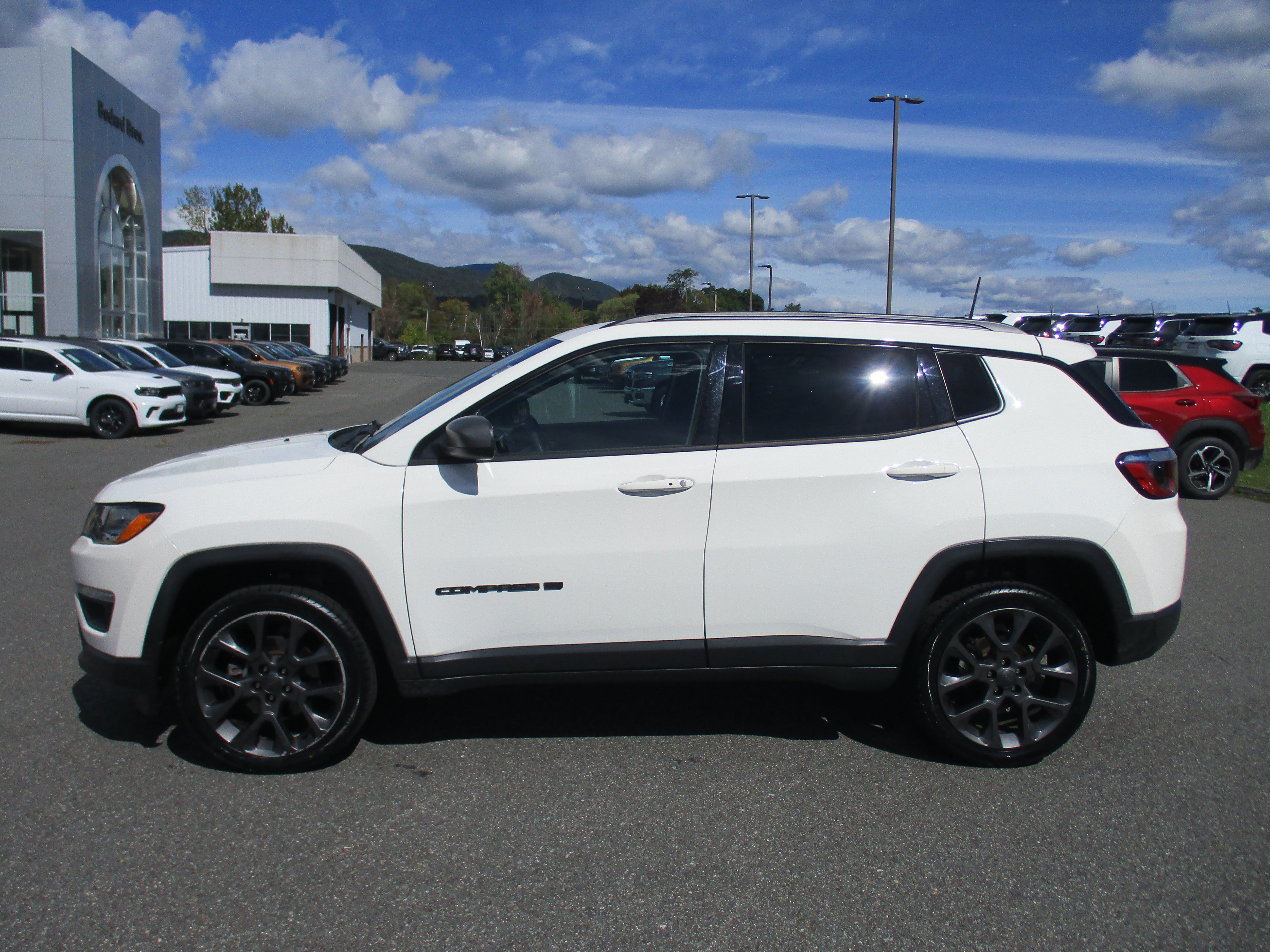 Certified 2021 Jeep Compass Latitude AWD/4WD image 8